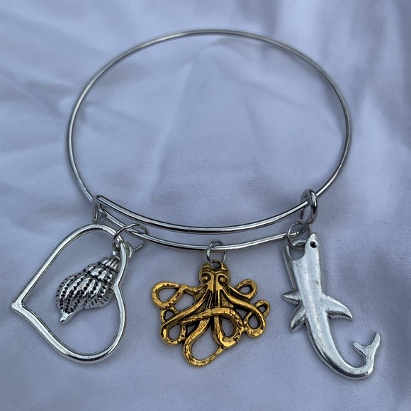 Brand New! Handmade! Adjustable Charm Bangle Bracelet! - Picture 3 of 4